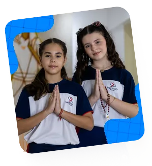 Alunos salesianos em atividade escolar